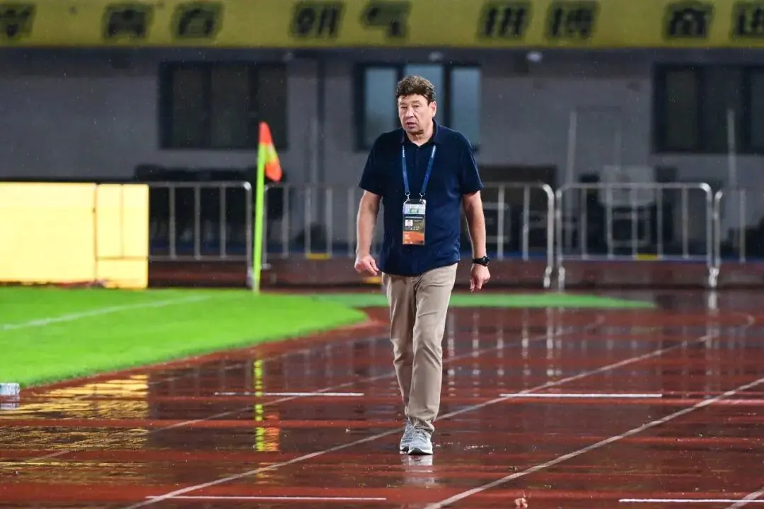 在申花队内, 上场时间并, 是由吴曦打 在申花队内, 上场时间并, 是由吴曦打